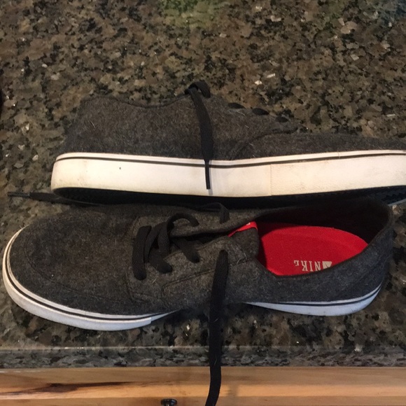 Nike shoes - Picture 3 of 4